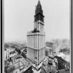 Хмарочос Woolworth Building у Нью-Йорку, де встановили швидкісні ліфти Otis 1913 року