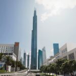 Візуалізація 725-метрового хмарочоса Burj Azizi у Дубаї з рівня вулиці
